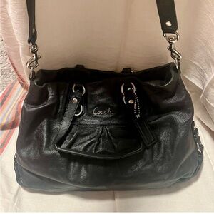 ✨Coach Shoulder Bag with Crossbody Strap
Black Leather✨
